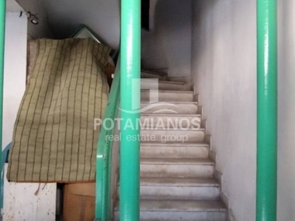 Ισόγειο - Κλιμακοστάσιο