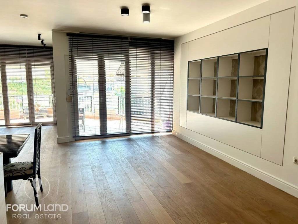 Forumland Real Estate, Σαλόνι με τζάκι