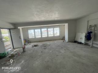 Forumland Real Estate, Σαλόνι