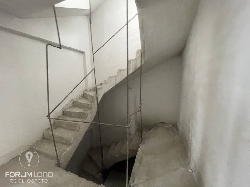 Forumland Real Estate, Εσωτερικές Σκάλες