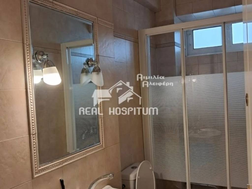 μπάνιο με παράθυρο