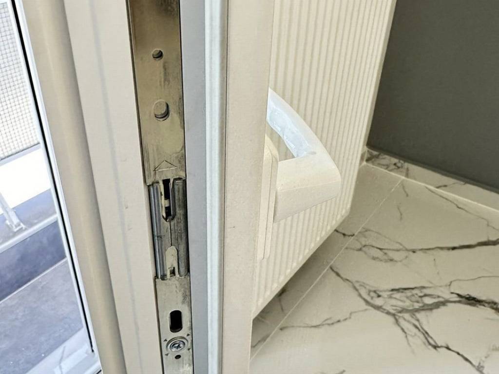 Forumland Real Estate, Κουφώματα