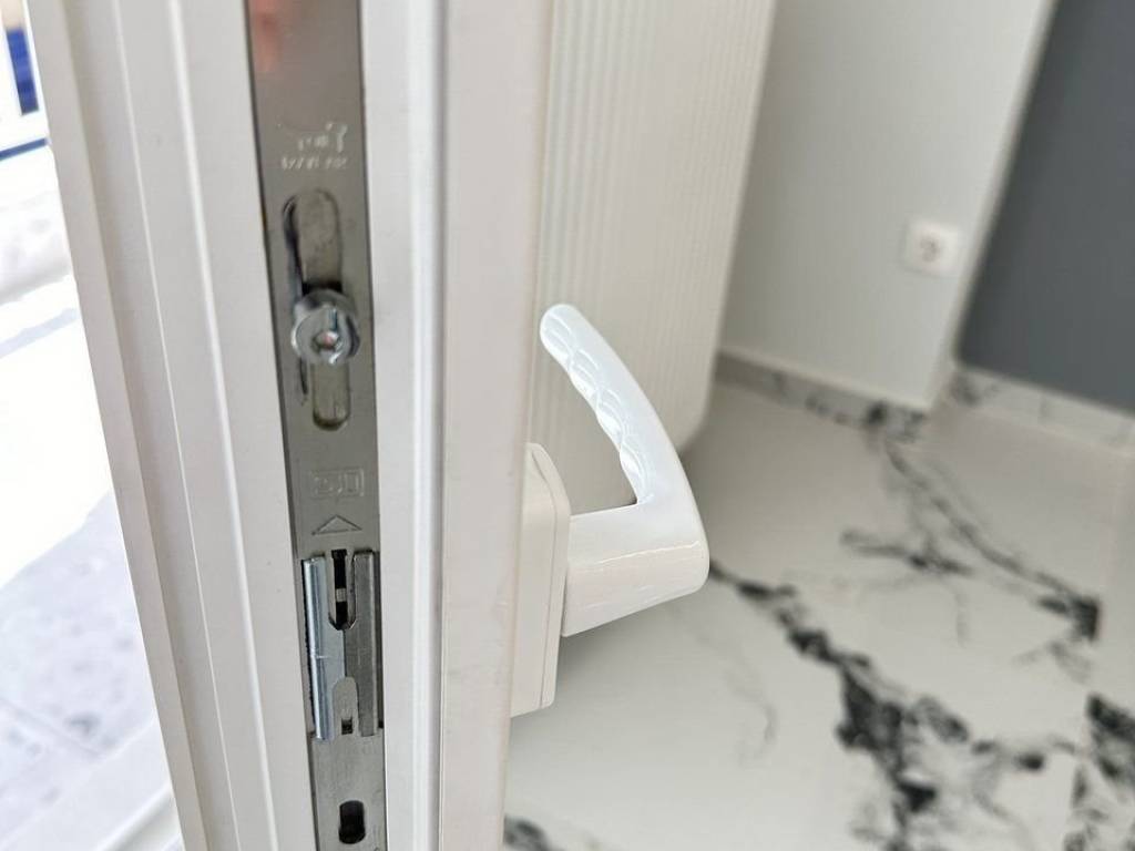 Forumland Real Estate, Κουφώματα