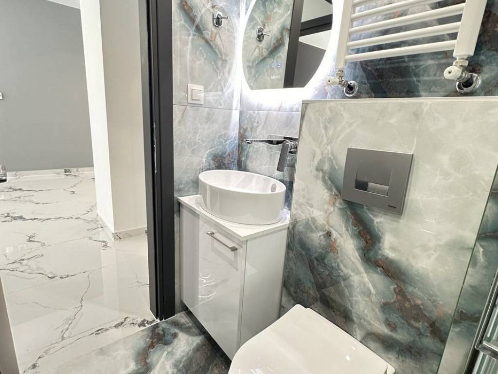 Forumland Real Estate, Μπάνιο