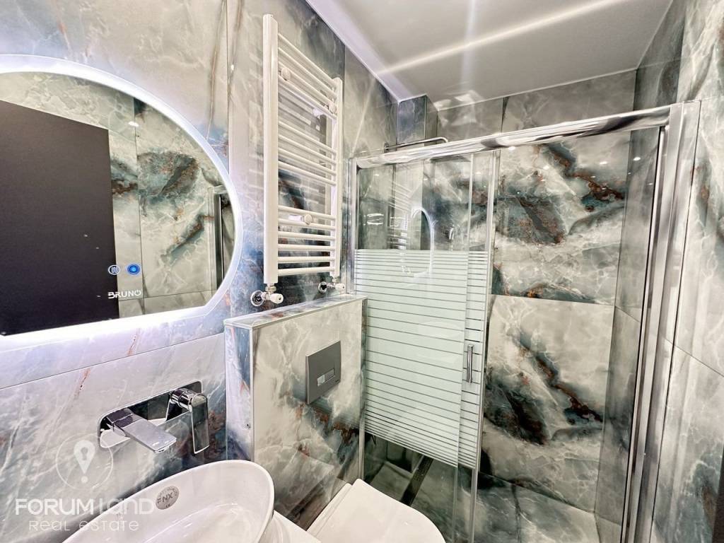 Forumland Real Estate, Μπάνιο