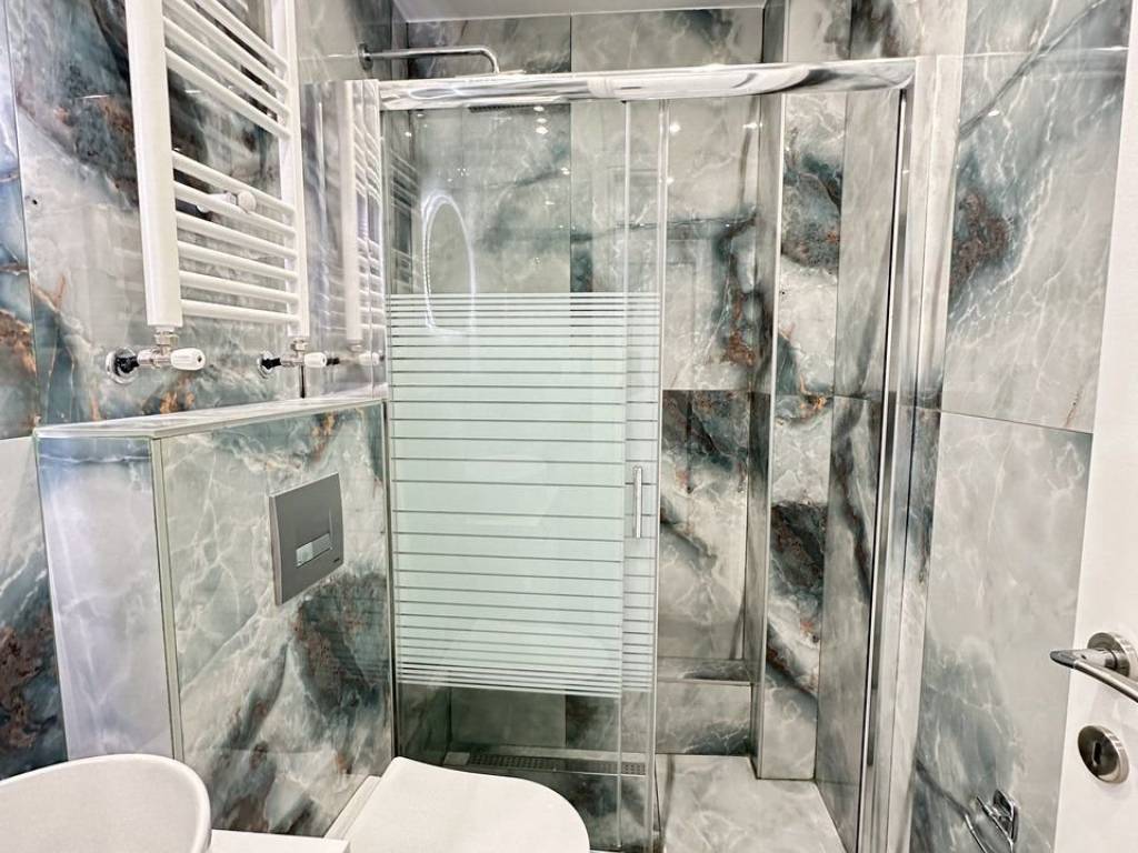 Forumland Real Estate, Μπάνιο