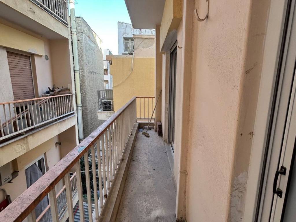 ΠΙΣΩ ΜΠΑΛΚΟΝΙ