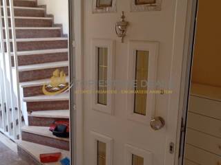 είσοδος οικίας -κλιμακοστάσιο