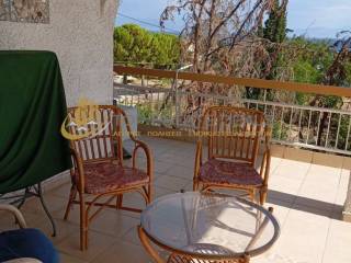 Εξωτερικό καθιστικό -σκεπαστό μπαλκόνι -θέα θάλασσα