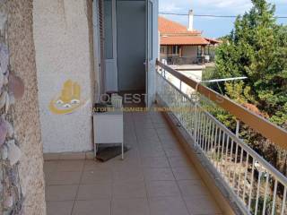 ημιυπαίθριος κλειστός  χώρος στο μπαλκόνι