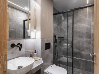 Forumland Real Estate, Μπάνιο