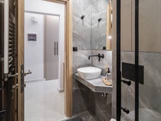 Forumland Real Estate, Μπάνιο