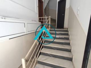 Εσωτερική σκάλα πολυκατοικίας