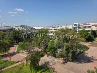 Θέα βεράντας σαλονιού προς τους κήπους του συγκροτήματος