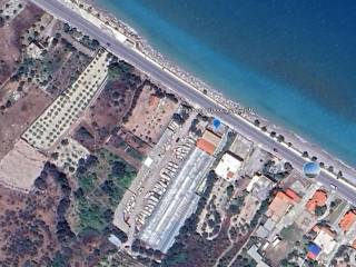 Sten mple koykida to akineto-diakrinontai oi oikodomes 200m