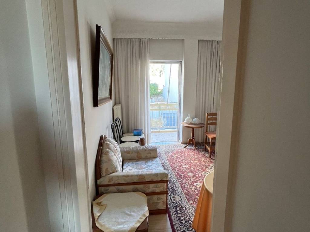 DEYTERE EISODOS KATHISTIKOY APENANTI  APO TEN KOYZINA