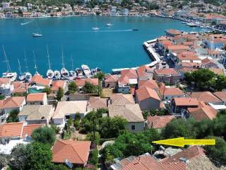 Aerial view and location of the land