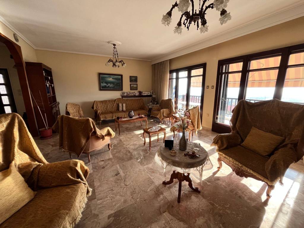 megalo saloni me megale beranta