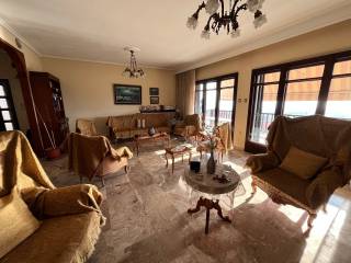 megalo saloni me megale beranta