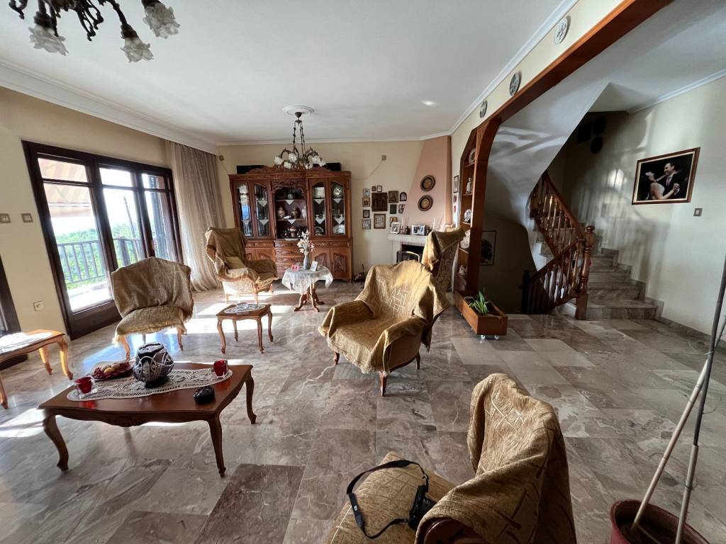 dapedo me marmaro kai tzaki