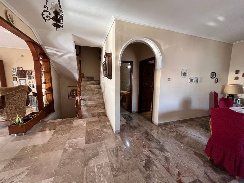 Skala, mpanio orophoy (kanoniko) kai choriste koyzina