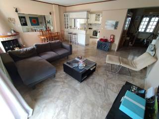 ANYPLACE MESITIKES YPERESIES