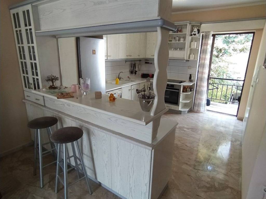 ANYPLACE MESITIKES YPERESIES