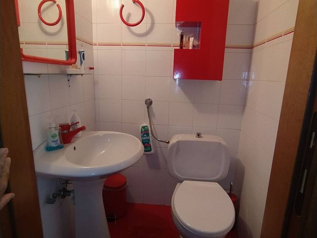 ANYPLACE MESITIKES YPERESIES