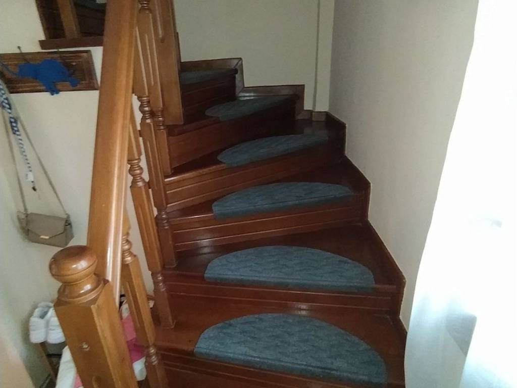 ANYPLACE MESITIKES YPERESIES