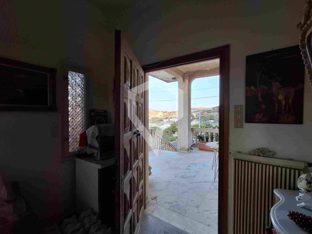 δεύτερη είσοδος