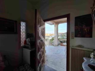 δεύτερη είσοδος