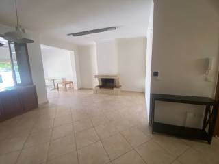 Saloni me tzaki deytero