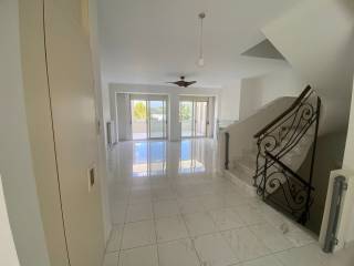 Saloni me esoterike skala