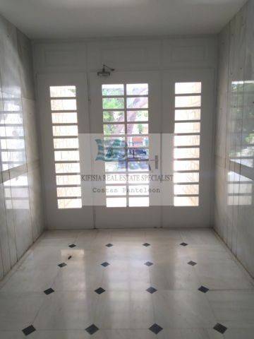 BUILDING&#039;S ENTRANCE