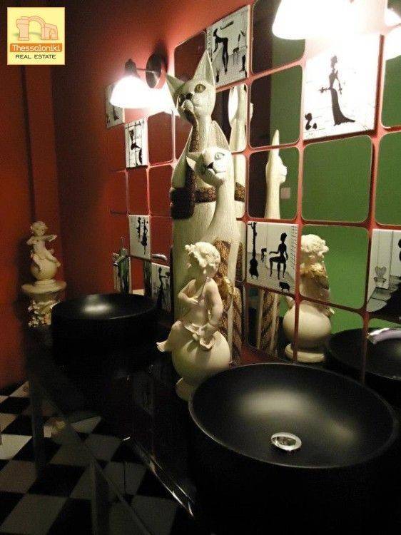 Αχειροποίητος, Κατάστημα