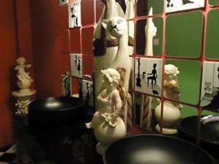 Αχειροποίητος, Κατάστημα