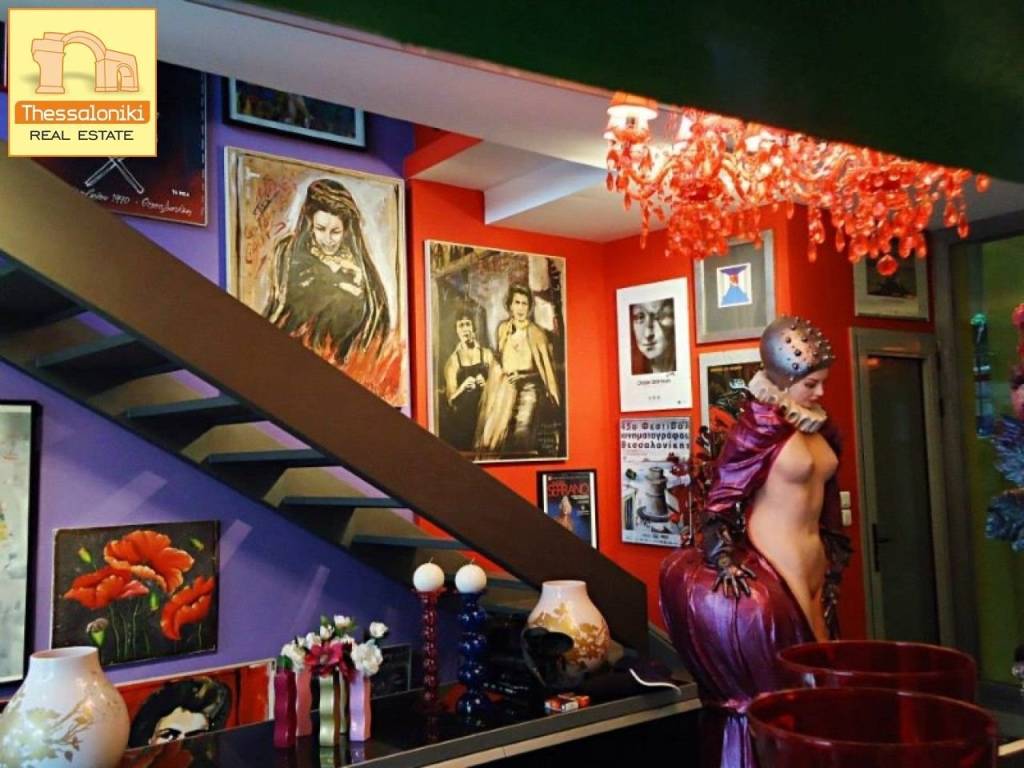 Αχειροποίητος, Κατάστημα