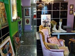 Αχειροποίητος, Κατάστημα