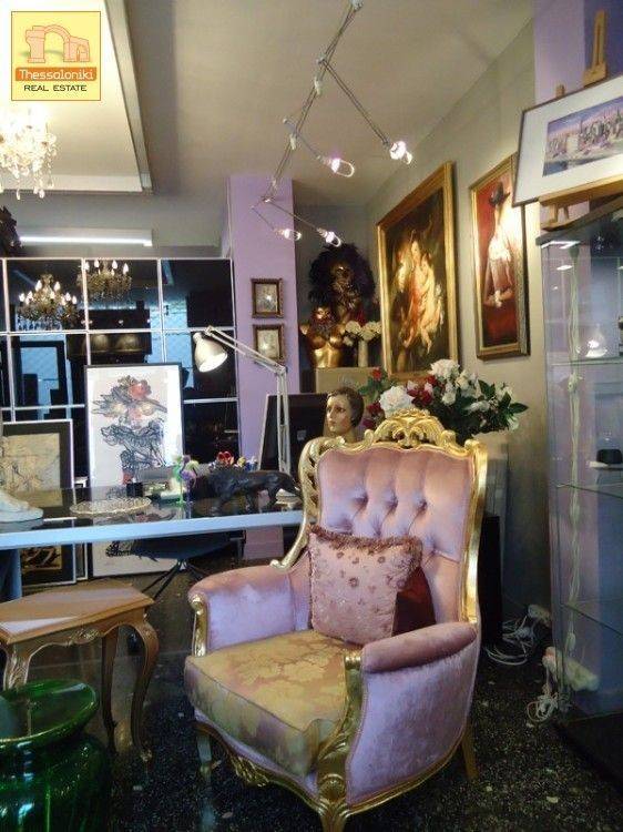 Αχειροποίητος, Κατάστημα