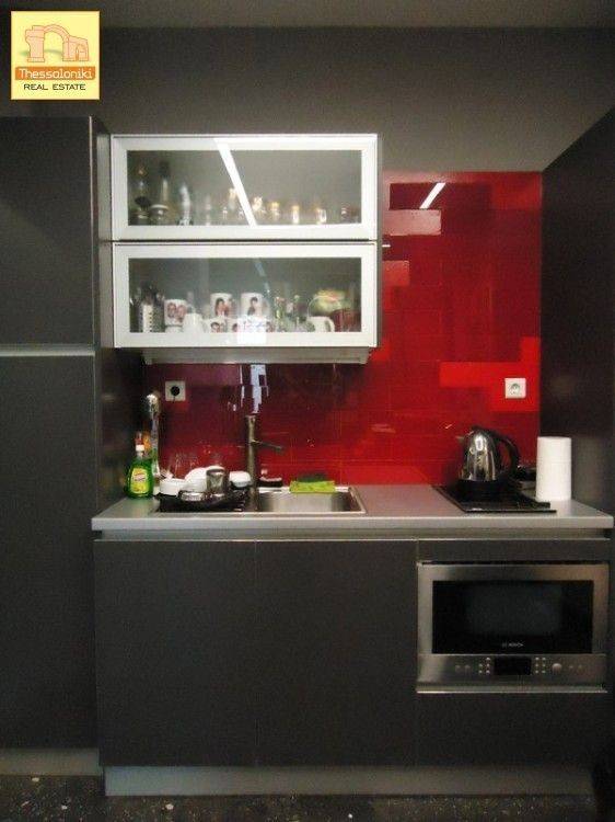 Αχειροποίητος, Κατάστημα