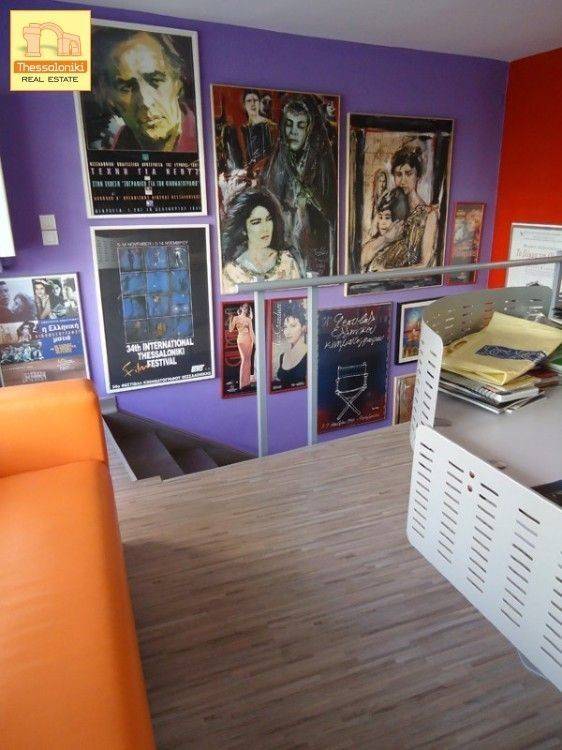 Αχειροποίητος, Κατάστημα