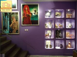 Αχειροποίητος, Κατάστημα