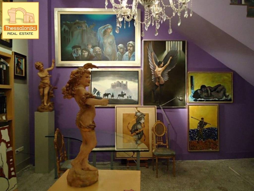 Αχειροποίητος, Κατάστημα