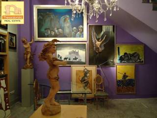 Αχειροποίητος, Κατάστημα