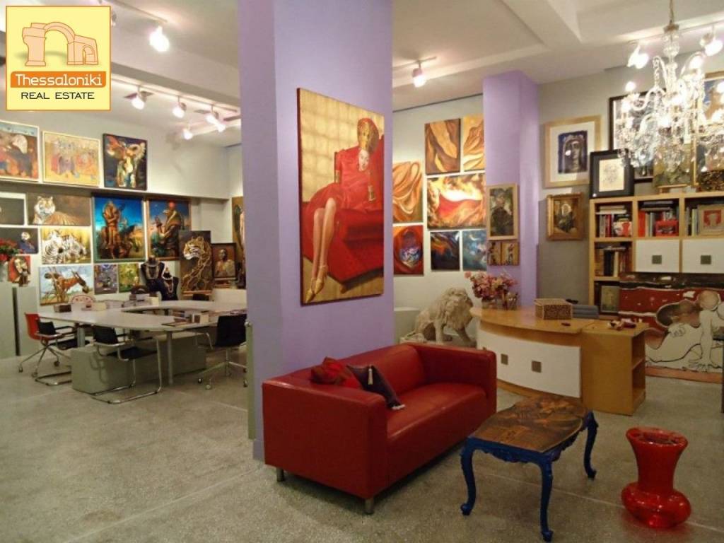 Αχειροποίητος, Κατάστημα