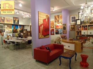 Αχειροποίητος, Κατάστημα