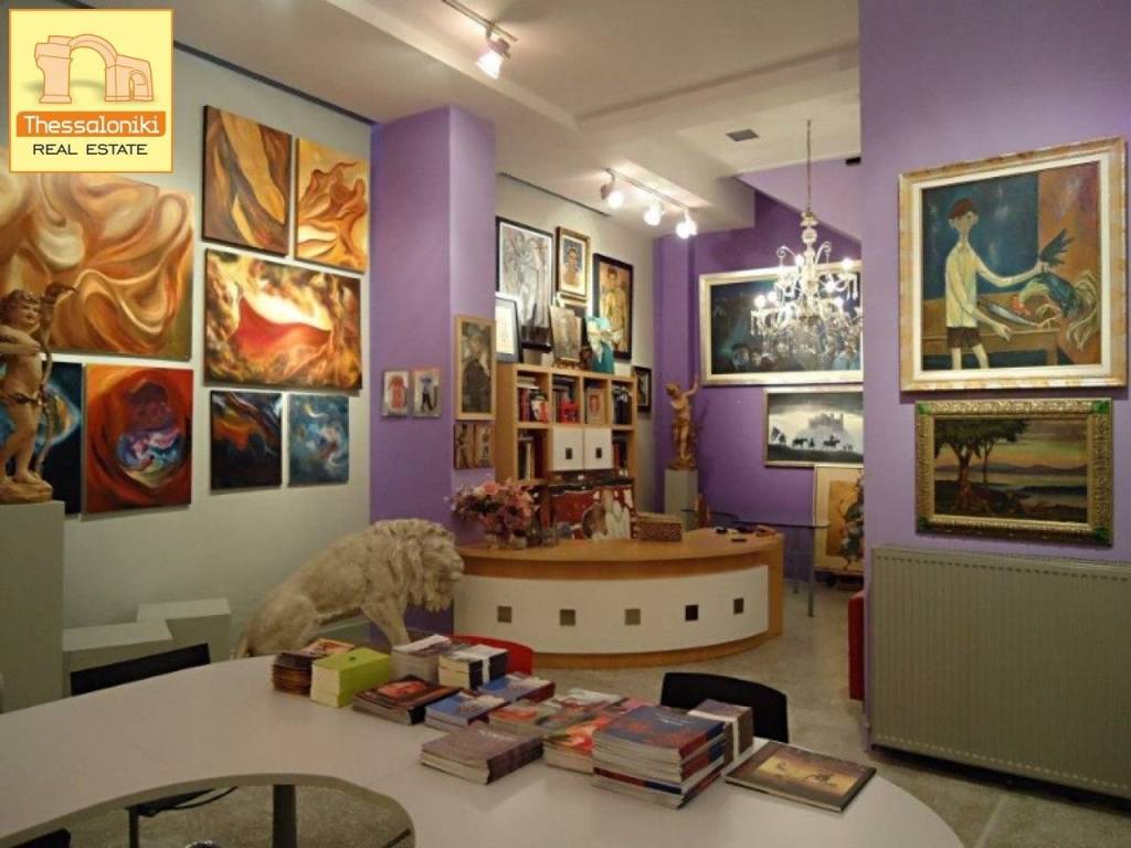 Αχειροποίητος, Κατάστημα