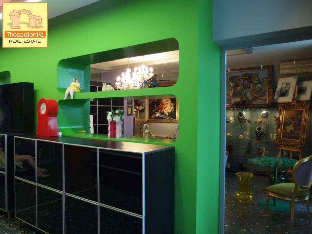 Αχειροποίητος, Κατάστημα