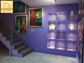 Αχειροποίητος, Κατάστημα