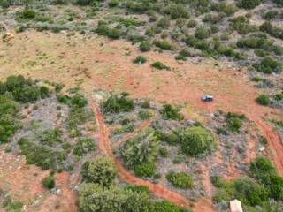 YPARCHEI SYNDESE NEROY KATHOS KAI REYMATOS POLY KONTA